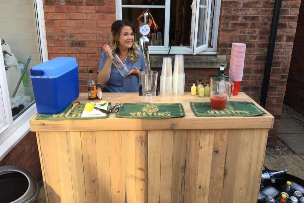 Reclaimed pallet bar unit with beer on tap