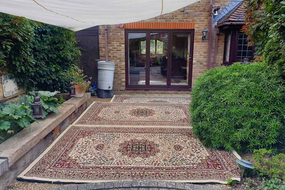 Set of Three Medium Cream Persian Carpets - Luxurious Event Décor